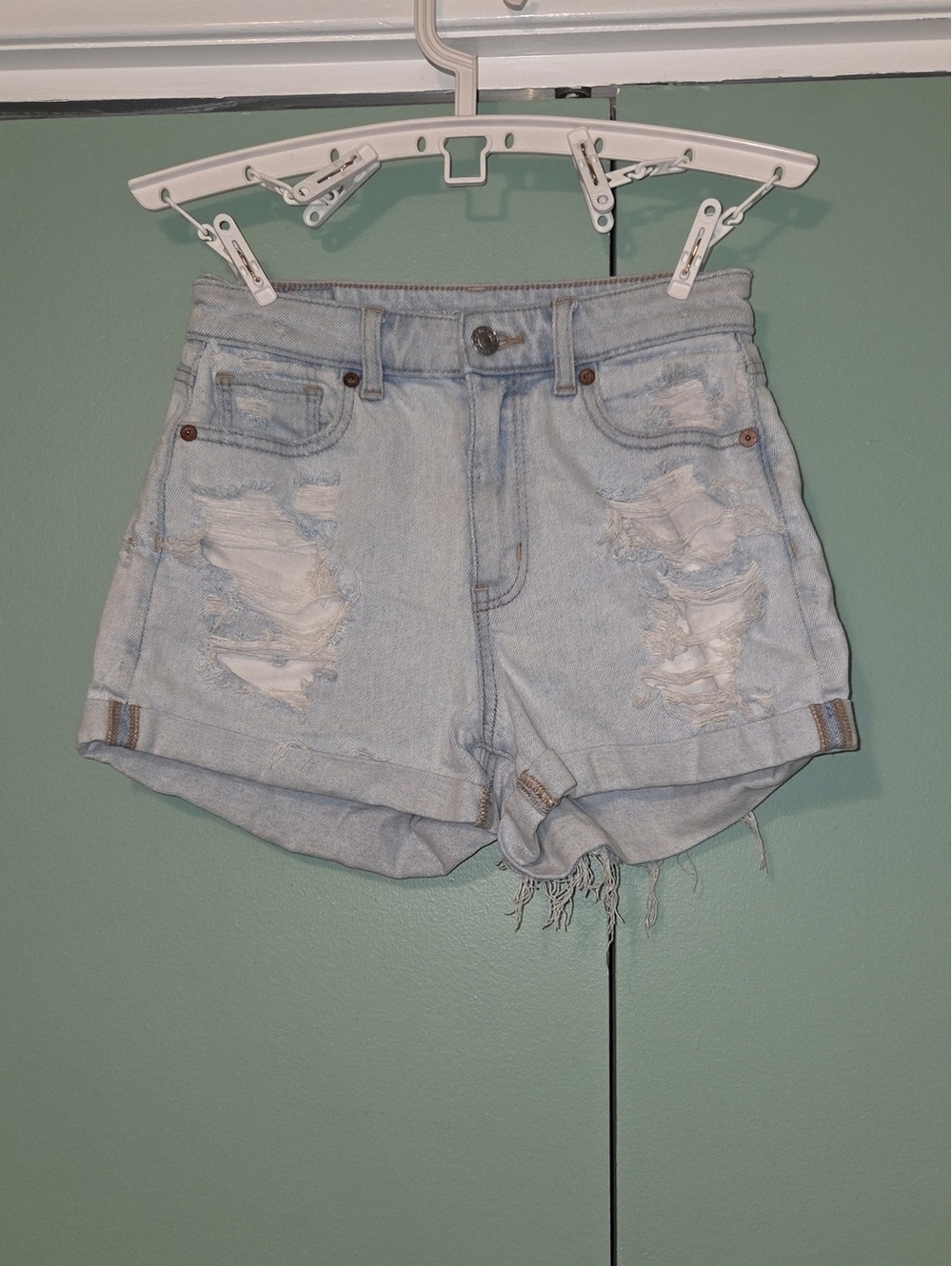 American Eagle Light Wash Distressed Mom Short Denim Jean Size 0